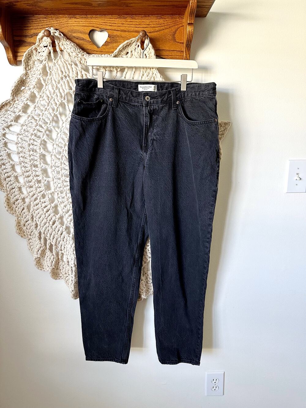 Abercrombie & Fitch Curve Love The Tapered Loose Low Rise Jeans 14/32